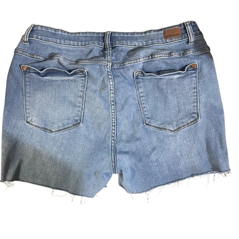 Judy Blue Womens Custom Cutoff Jean Shorts Size 18W Light Wash Frayed Hem Casual - Picture 3 of 11